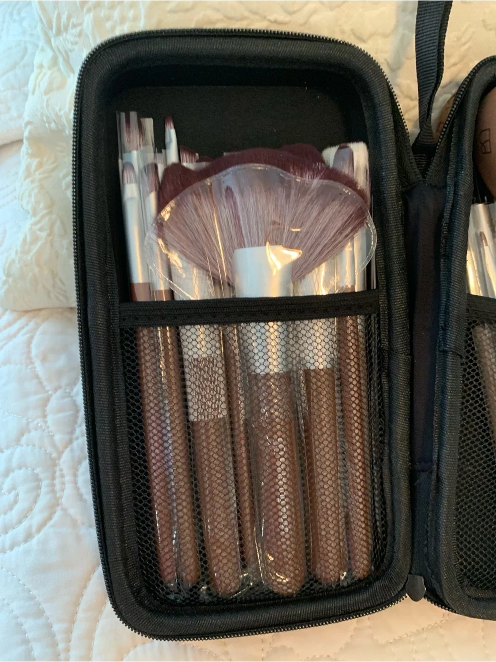 NWOT - BK MALL PROFESSIONAL MAKEUP BRUSH SET